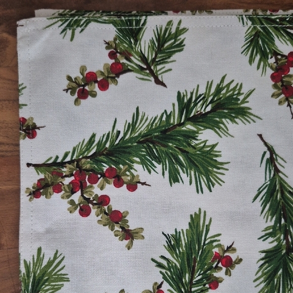 Lauren Ralph Lauren Pine and Berry Placemats. Set Of 4 100% Cotton Double Sided - Picture 2 of 3